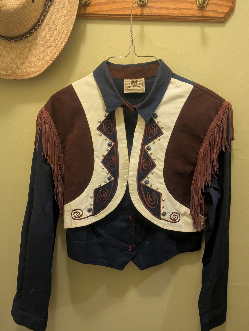 Western-Inspired Cropped Fringe Button-Down Shirt With Keyhole Opening - Medium